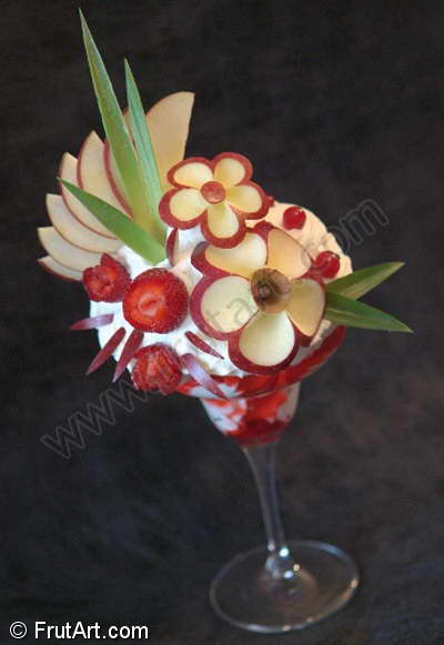 Eisbecher. FrutArt. Galerie von Bildern. Gemuse Snitchzen. FruitArt. Fruit Art.